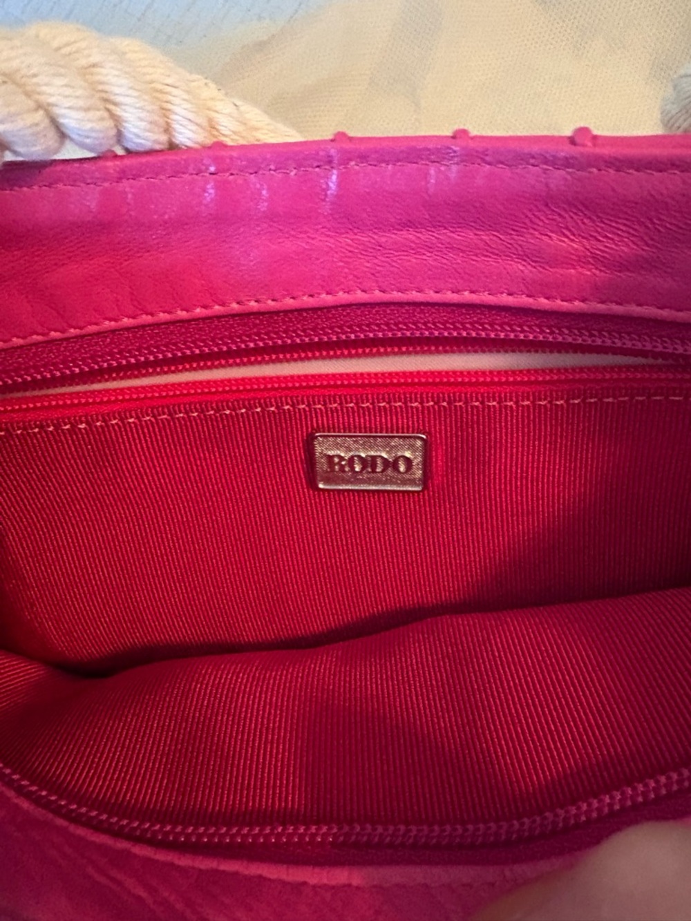 Rodo Hot Pink Quilted Leather Shoulder Bag with Rope Handles - Picture 3 of 5